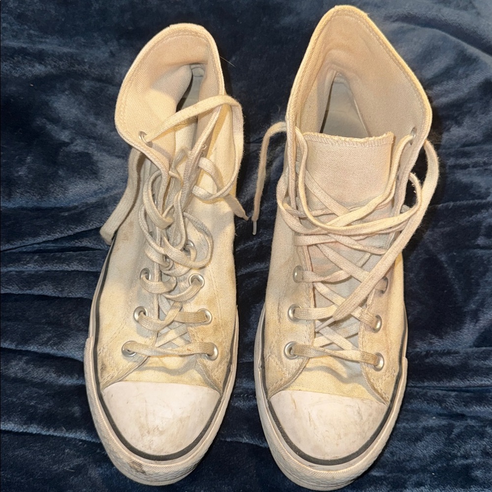 Converse all star high top shoes sz 9, slight platform - white
